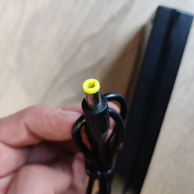 Mini UPS V1203W (12V) 8000mAh