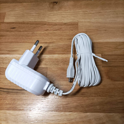 E-JUN QK-0501000EU 5V/1A (2.4m) White