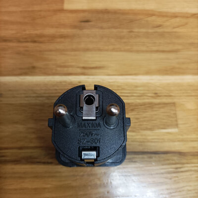 Faromo Universal Plug SZ-0301 (US/UK/AU in EU) Black